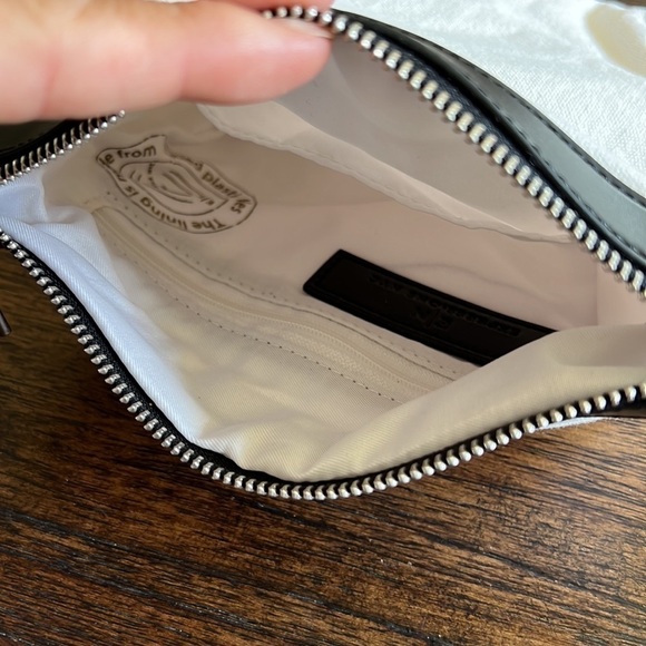 expressions NYC small zipper bag, NWOT - Picture 4 of 8